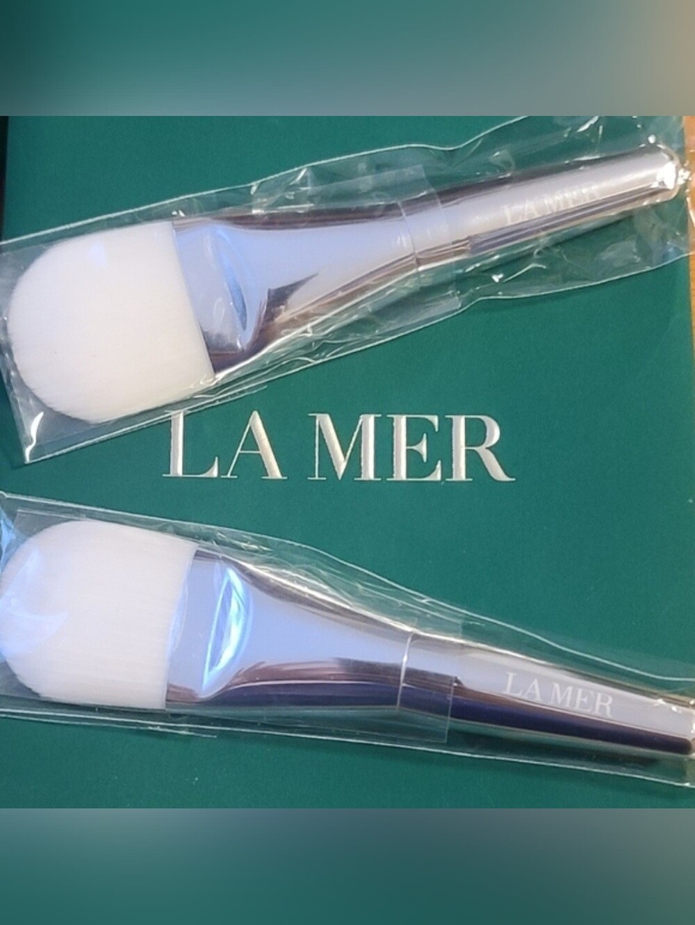 La Mer Facial Brush Foundation Brush